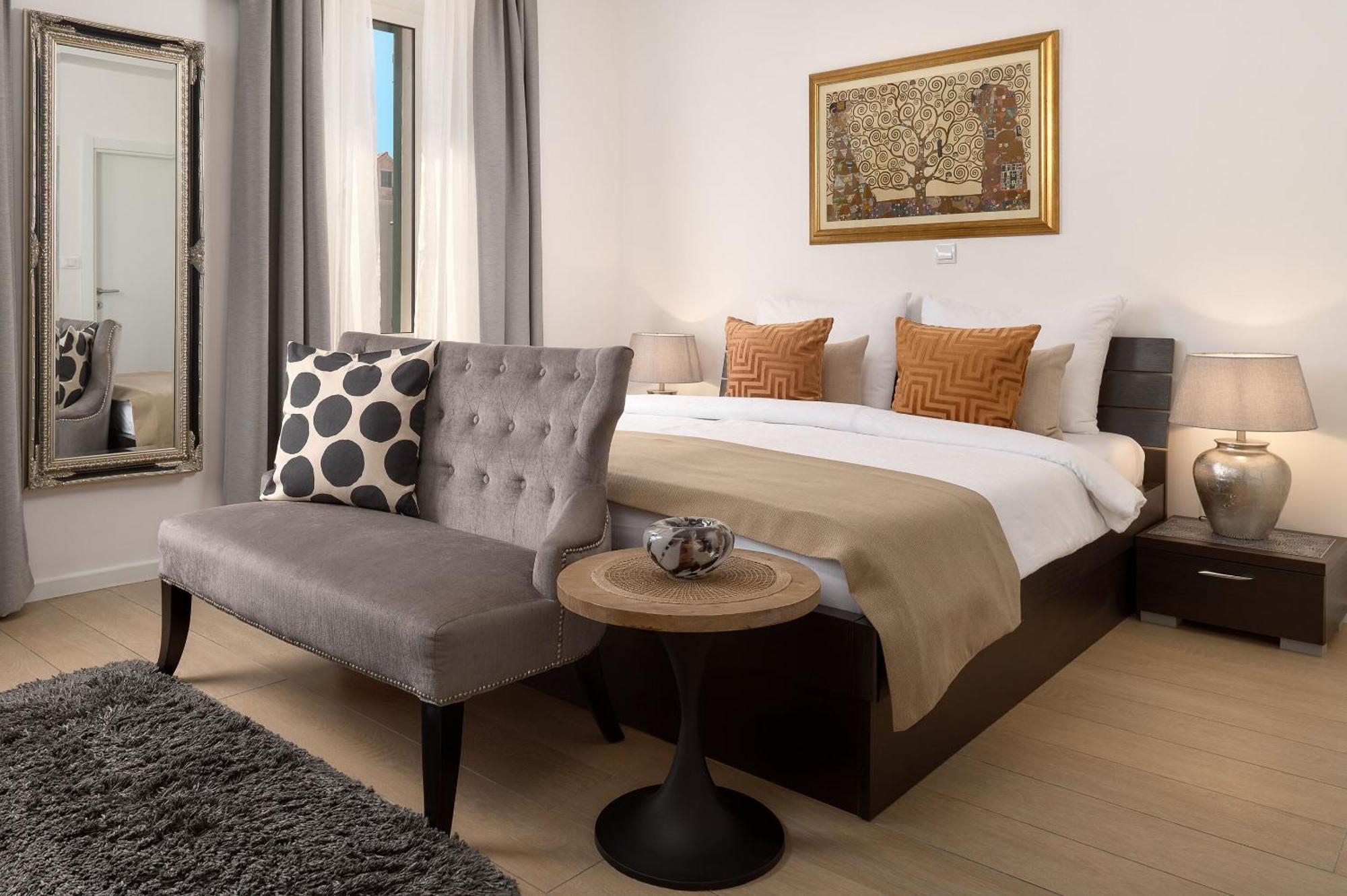 Apartments Studios 81 Спліт Екстер'єр фото