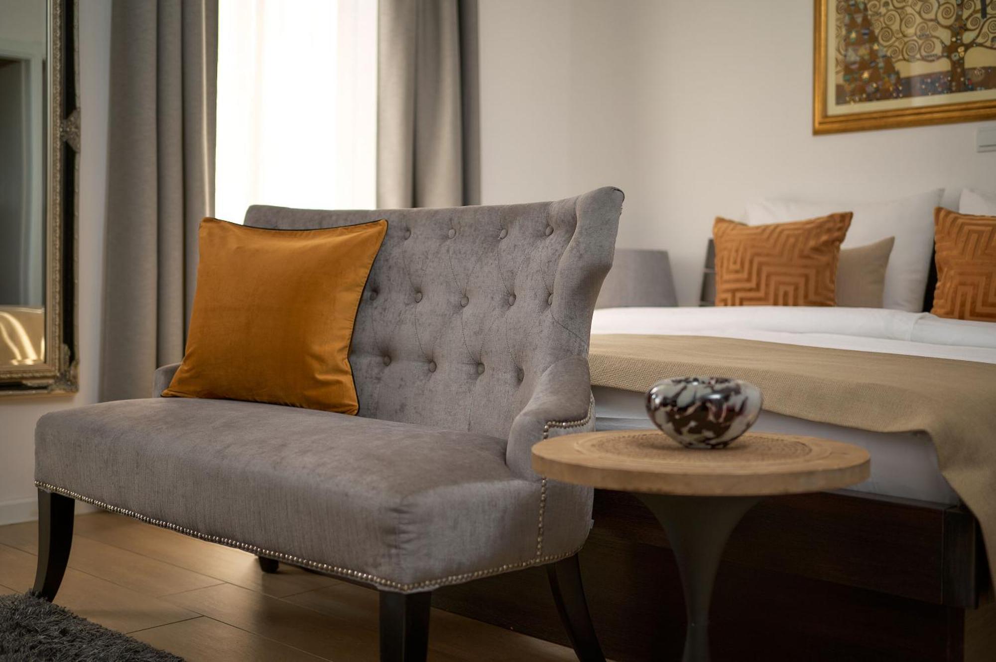 Apartments Studios 81 Спліт Екстер'єр фото