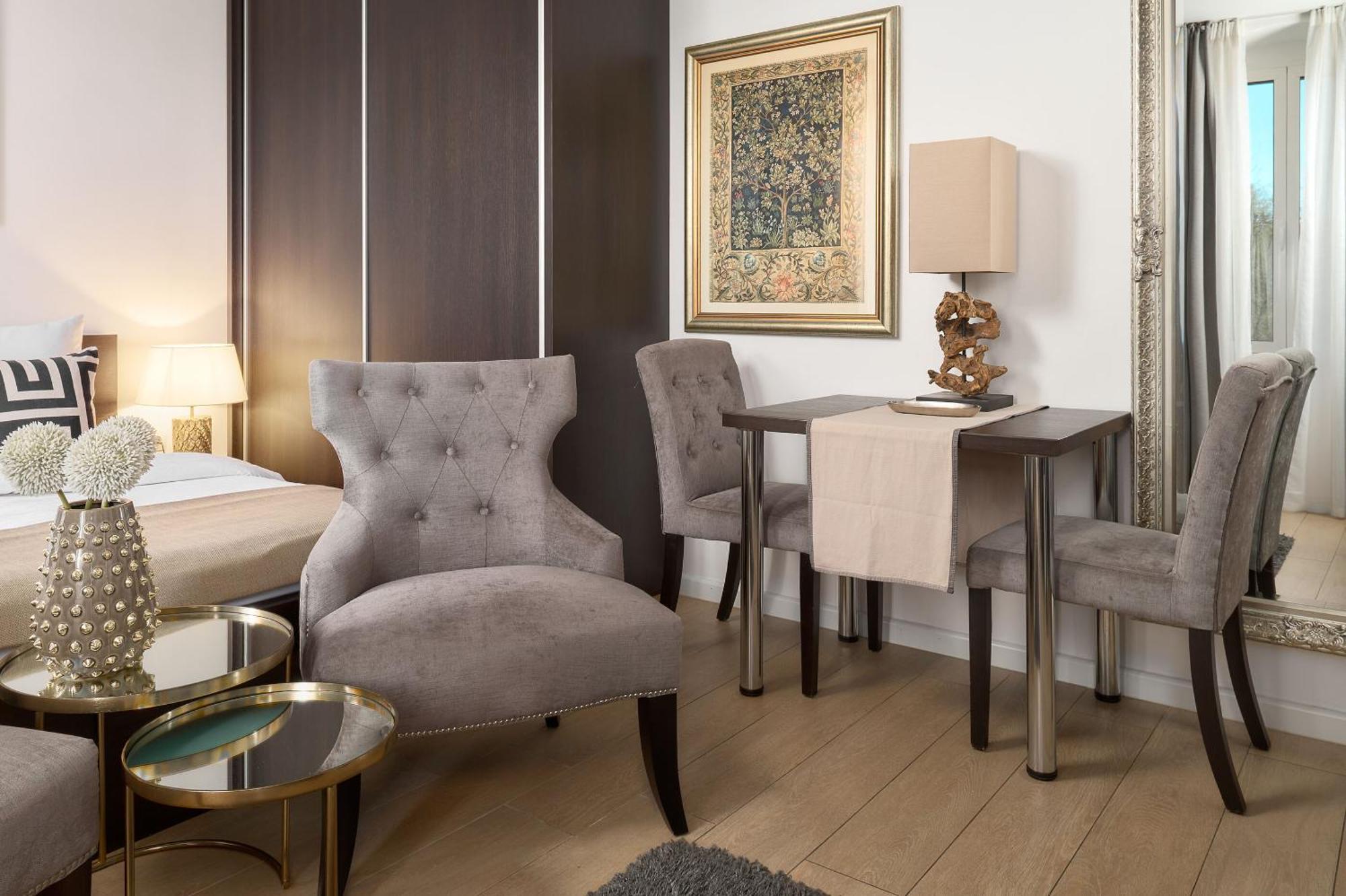 Apartments Studios 81 Спліт Екстер'єр фото