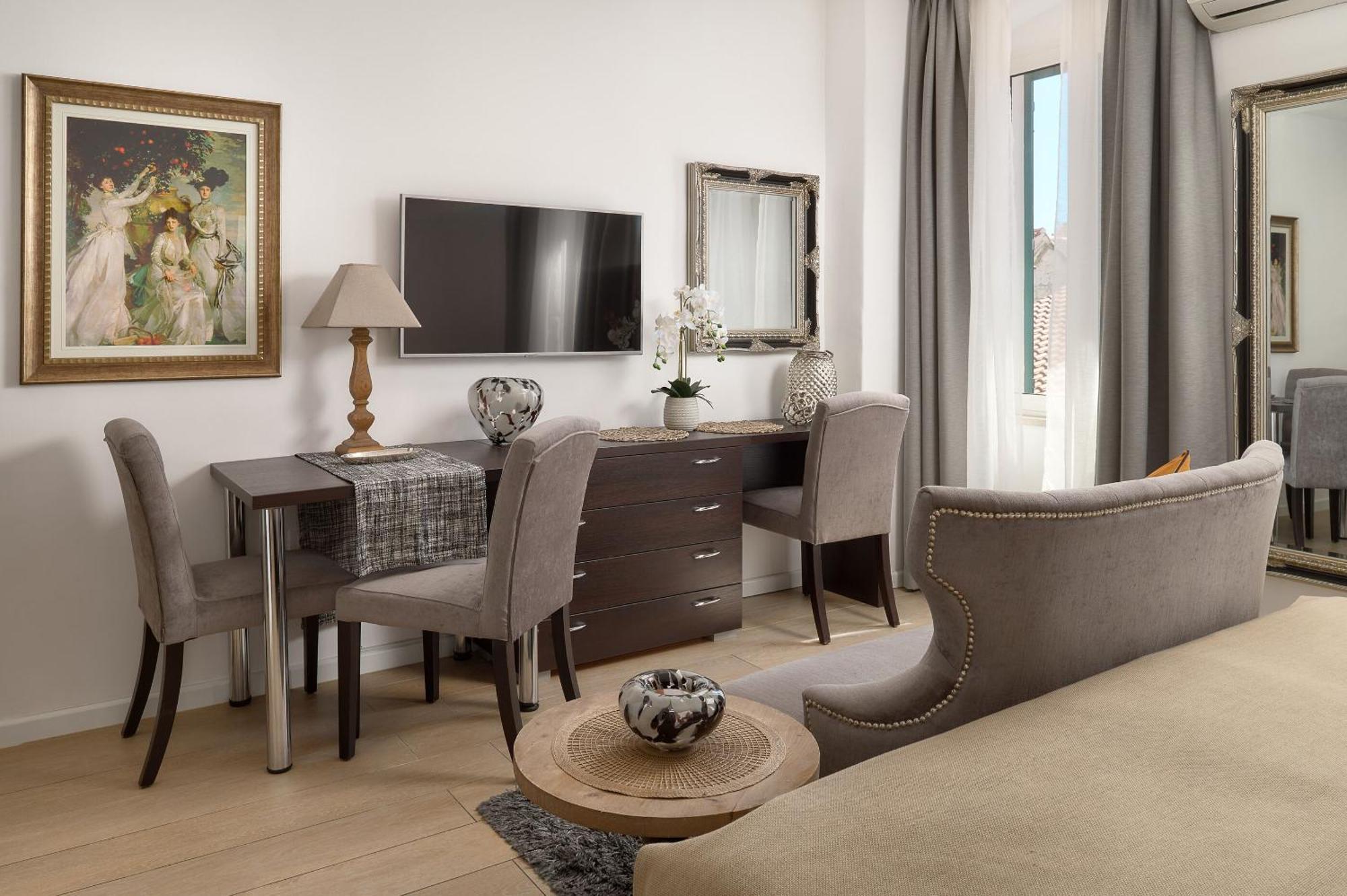 Apartments Studios 81 Спліт Екстер'єр фото