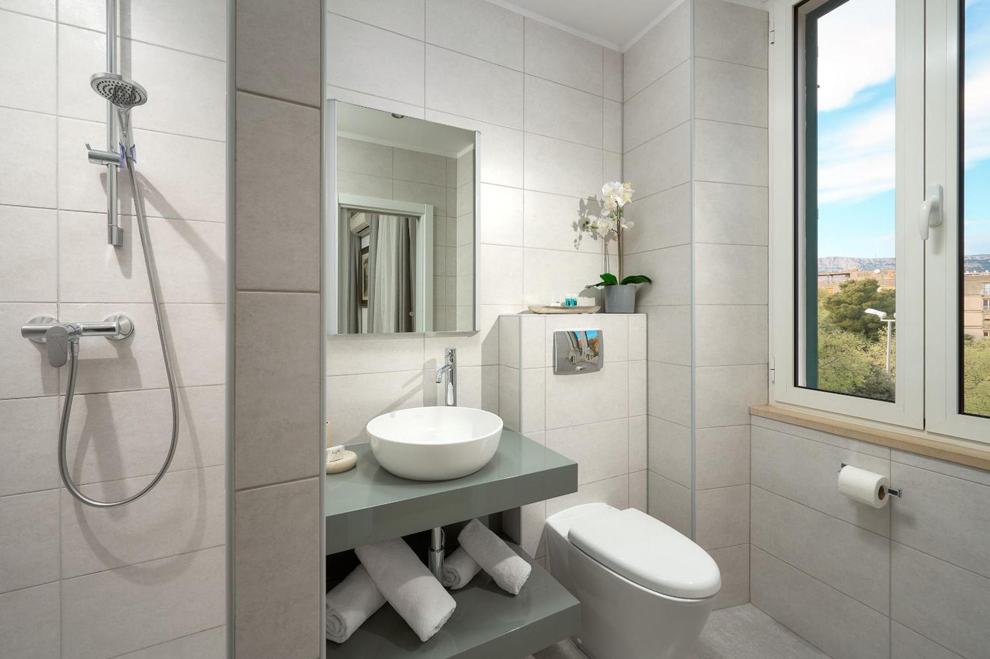 Apartments Studios 81 Спліт Екстер'єр фото