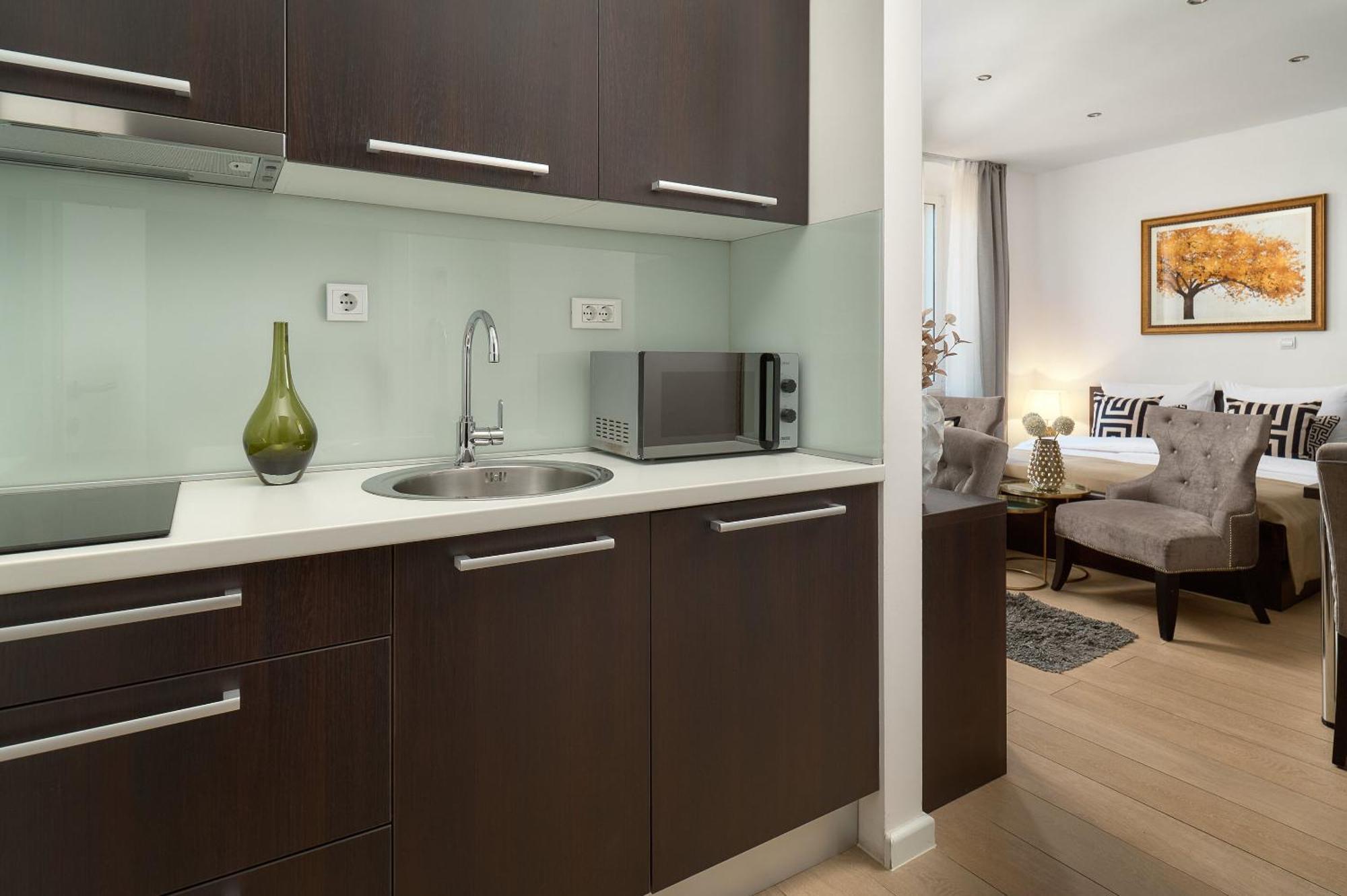 Apartments Studios 81 Спліт Екстер'єр фото