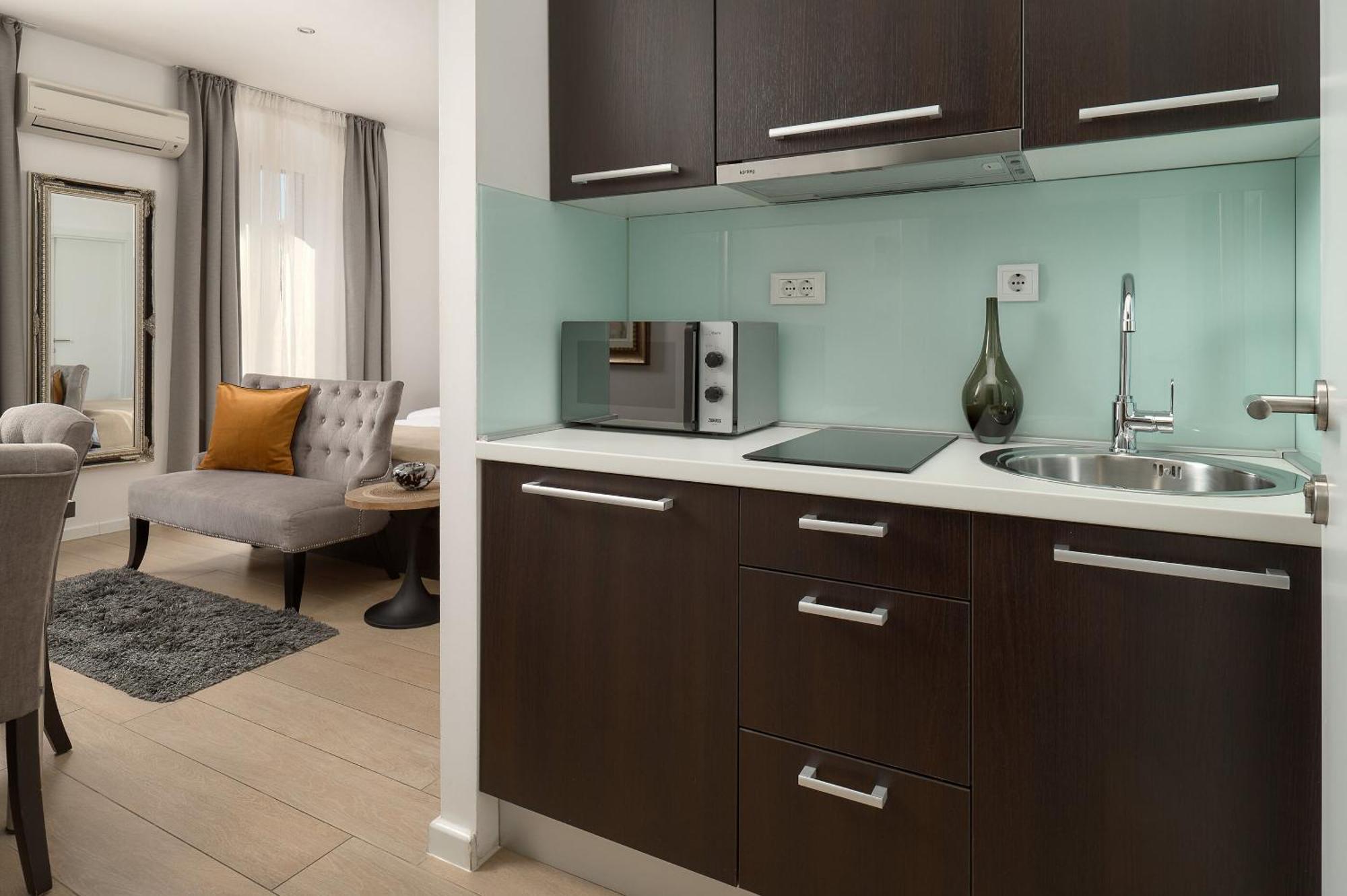 Apartments Studios 81 Спліт Екстер'єр фото