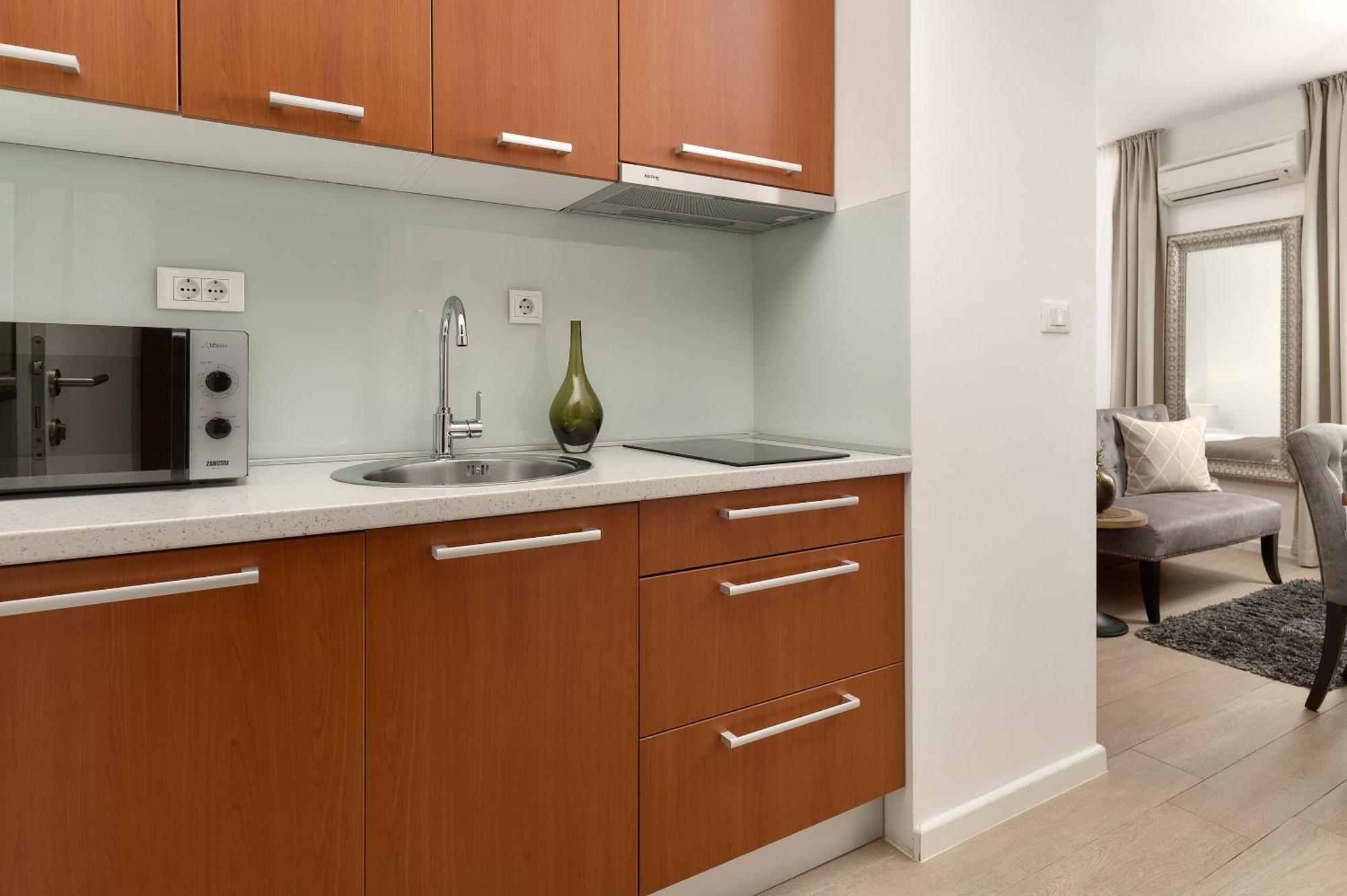 Apartments Studios 81 Спліт Екстер'єр фото
