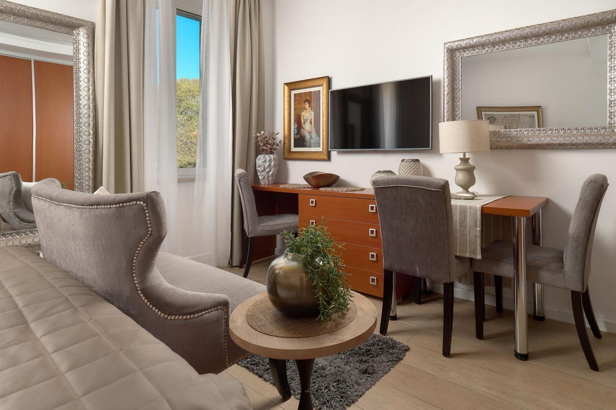 Apartments Studios 81 Спліт Екстер'єр фото
