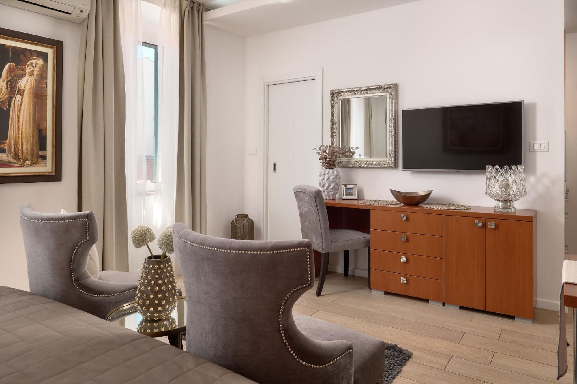 Apartments Studios 81 Спліт Екстер'єр фото