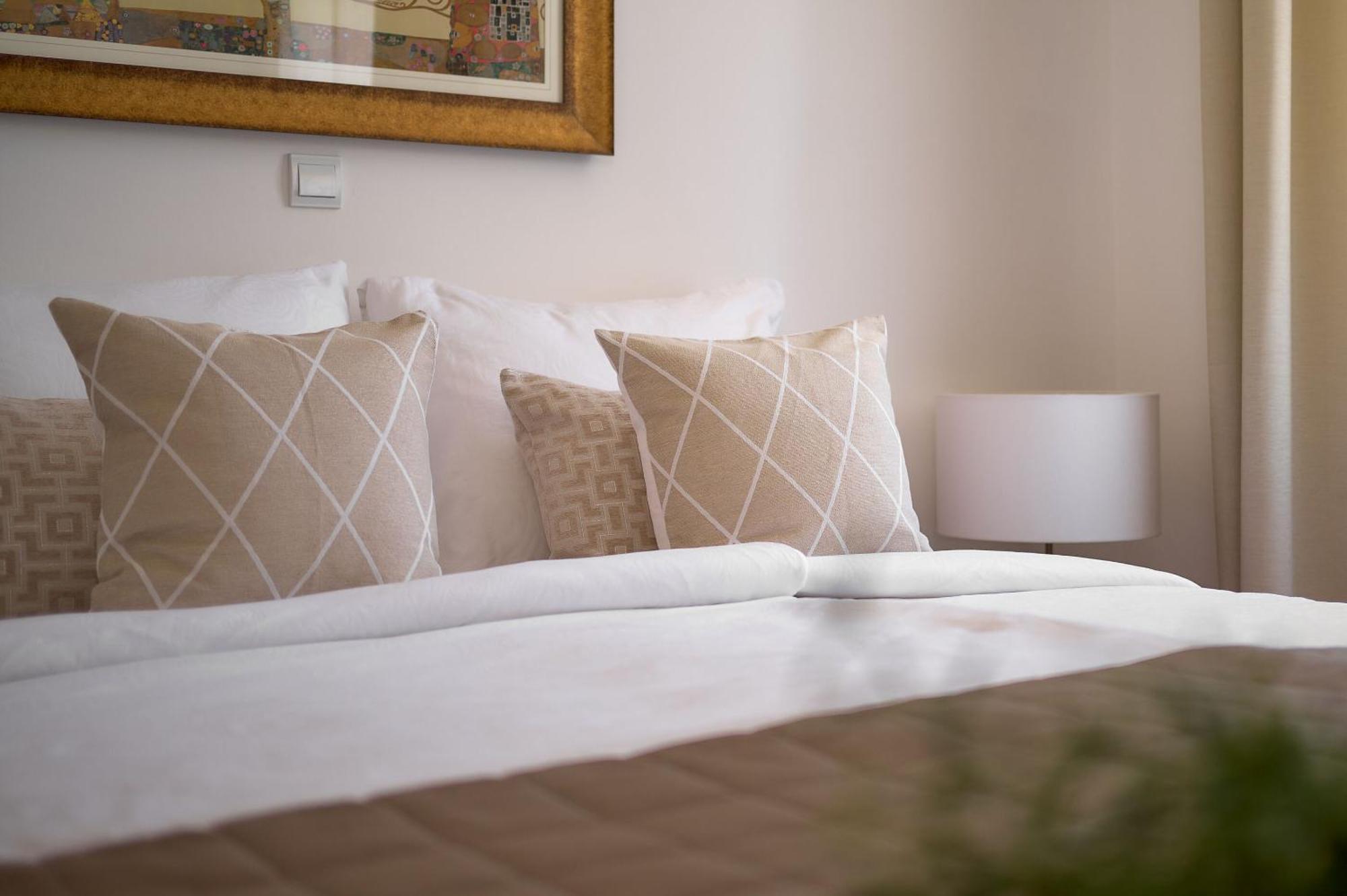 Apartments Studios 81 Спліт Екстер'єр фото