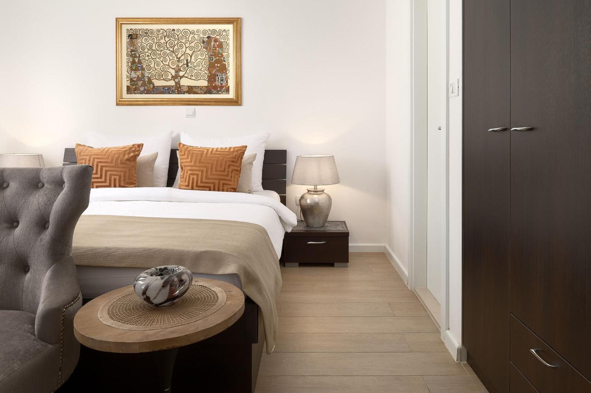 Apartments Studios 81 Спліт Екстер'єр фото